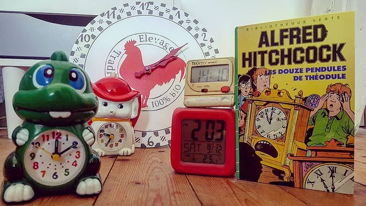 « Les douze pendules de Théodule », Alfred Hitchcock, couverture du livre, mangeurdelivres.wordpress.com