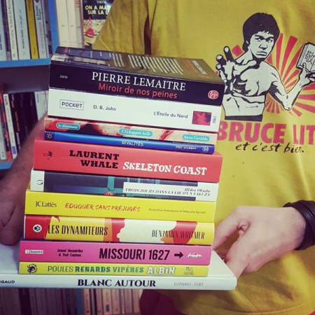 Photographie de la pile des livres que j'ai pu lire pendant le mois de mars 2021